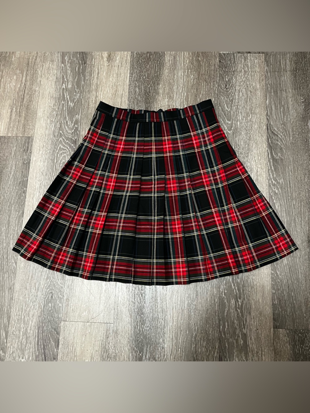 Brooks Brothers Pleated Skirt Women's 10 Tartan Plaid Red Black Green White